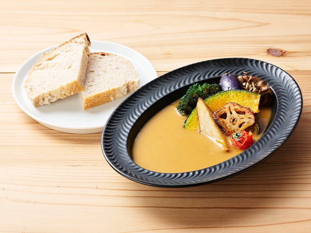 ジブリパーク「魔女の谷」のレストラン「空飛ぶオーブン」のグランドメニュー:7種の揚げ野菜スープ