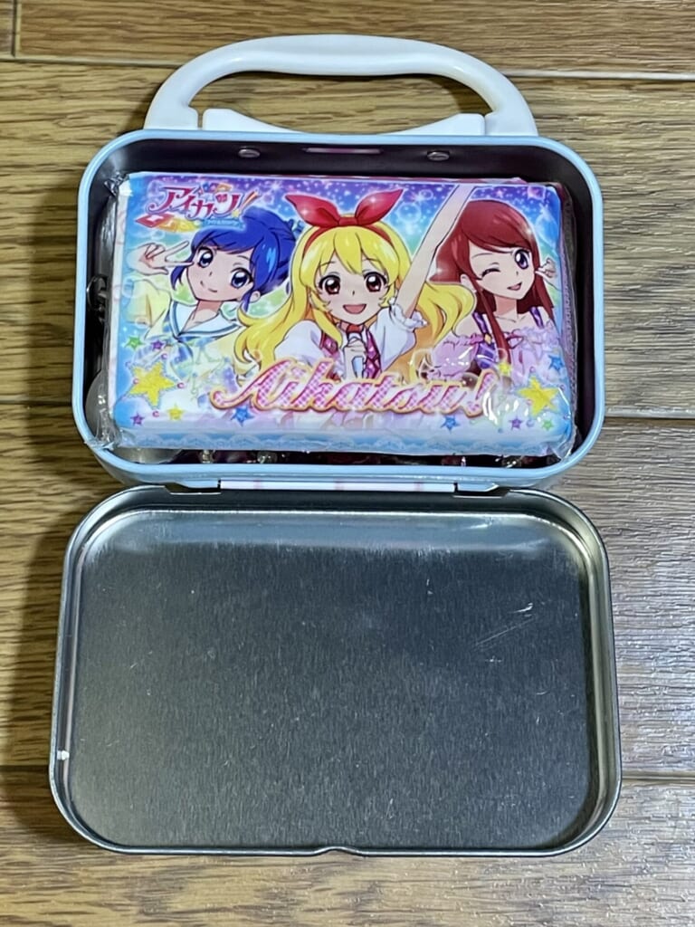 アイカツ!のデザインのポケットティッシュが入った缶バッグ