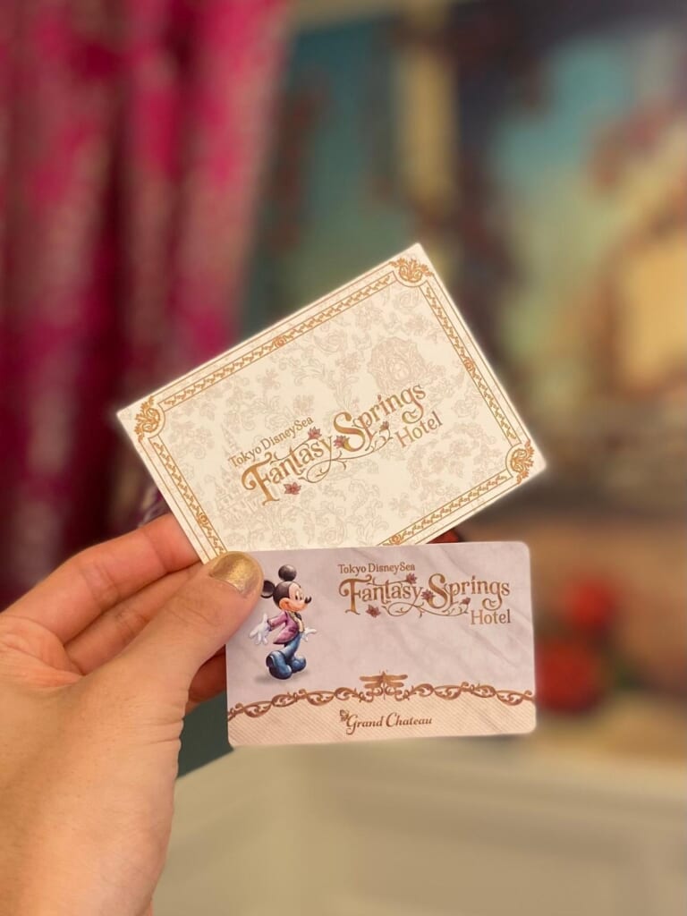 グランドシャトーのルームキーとキーブック