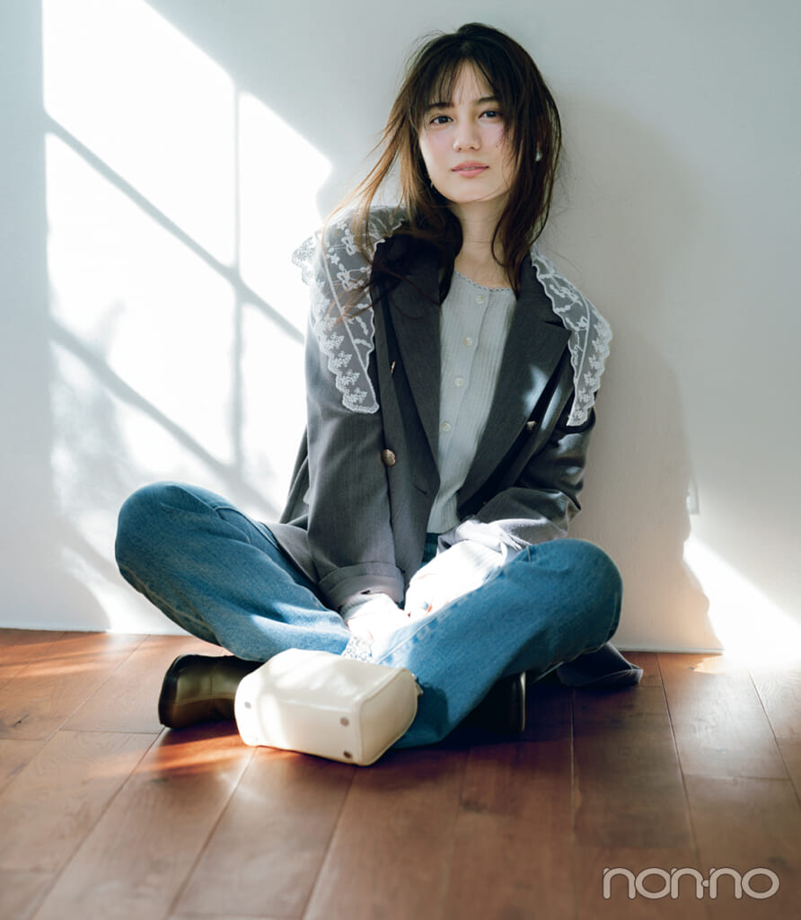 小坂菜緒の春ジャケットモデルカット1-1