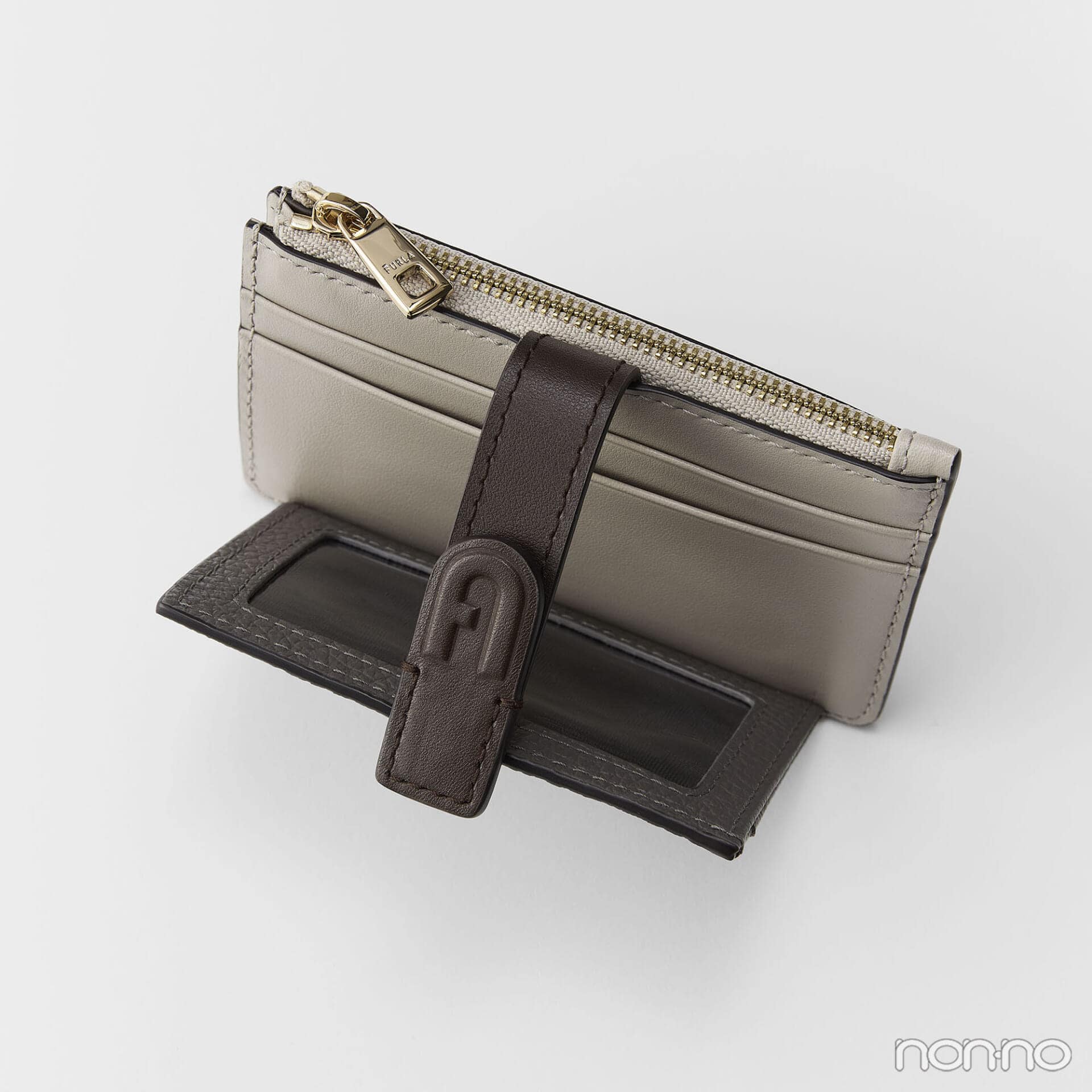 フルラのFURLA GRAZIA カードケースの中身