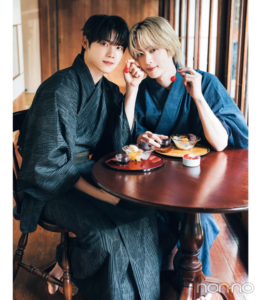 佐野雄大さんと木村柾哉さんのINIと夕涼みモデルカット5-1