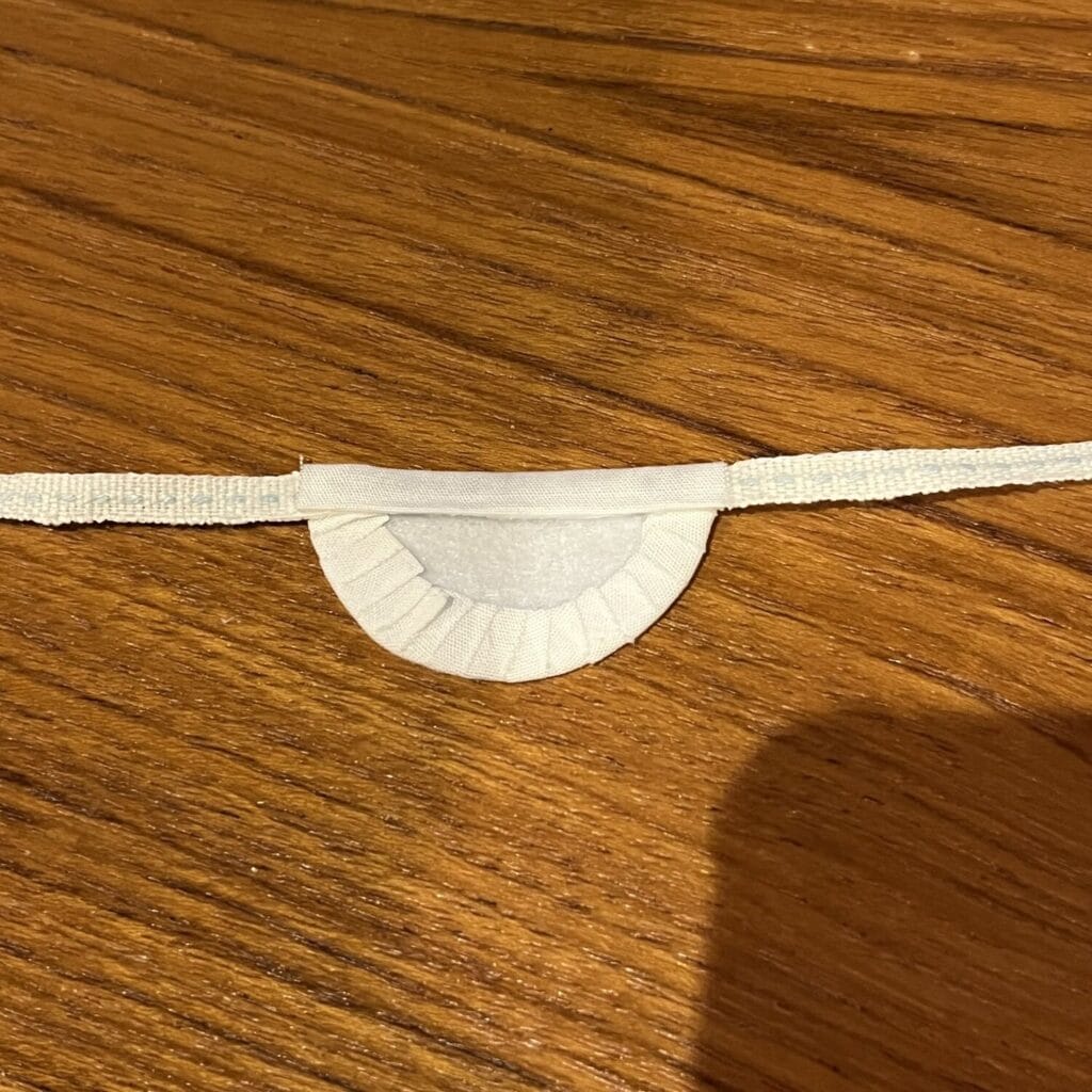 ぬいぐるみ スタイ ひも 糊付け後