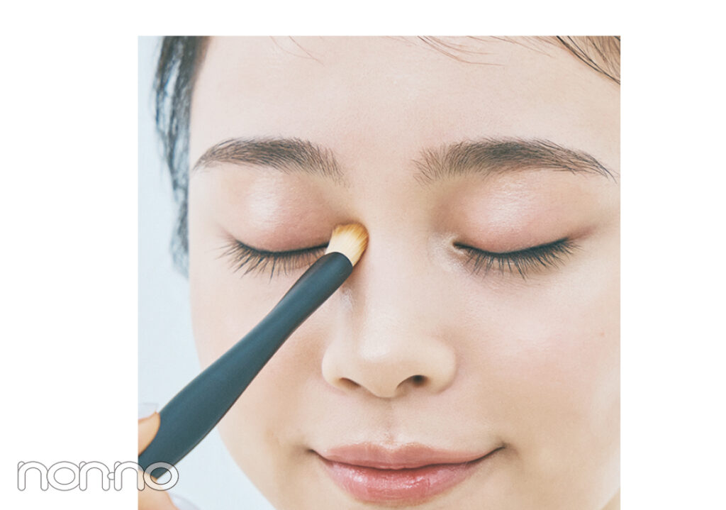 目元へのベビみ立体ハイライトの正しい入れ方