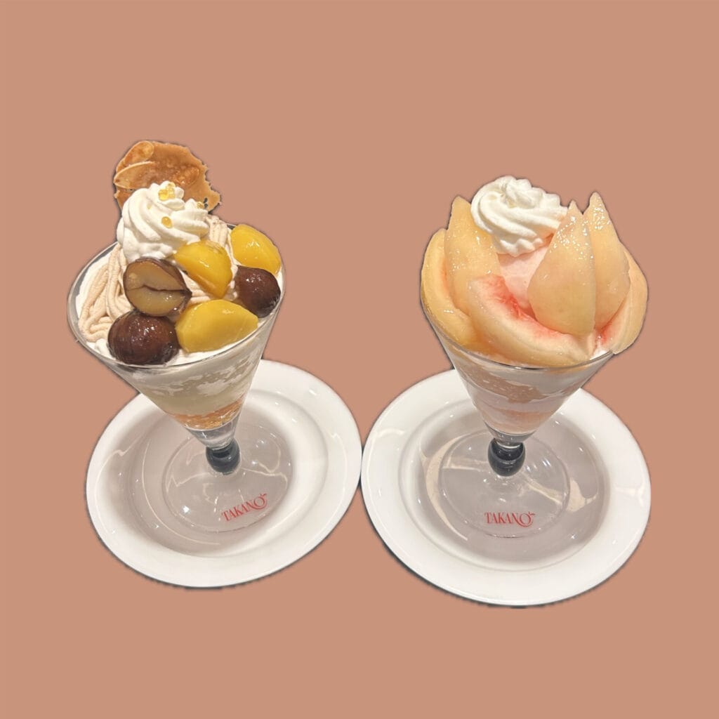 (左)マロンのパフェ(右)ピーチのパフェ