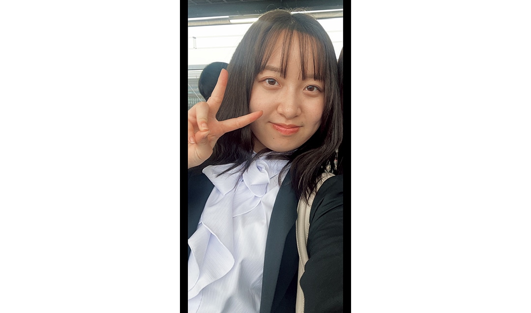 リアル入学式スーツコーデ1-8　フリルブラウス