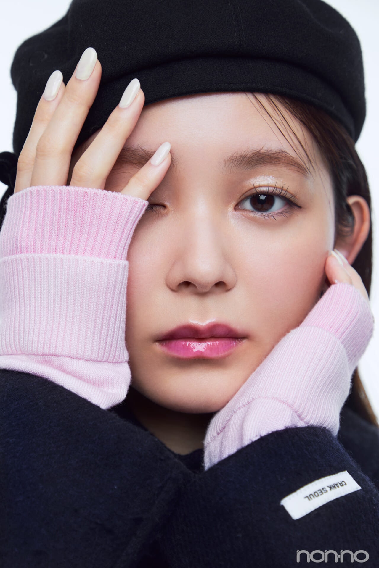 ディオール アディクト リップ グロウ オイルをつけたモデル