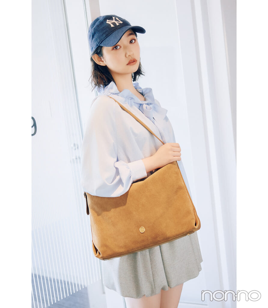 小宮山莉渚の通学バッグスウェード調7-1