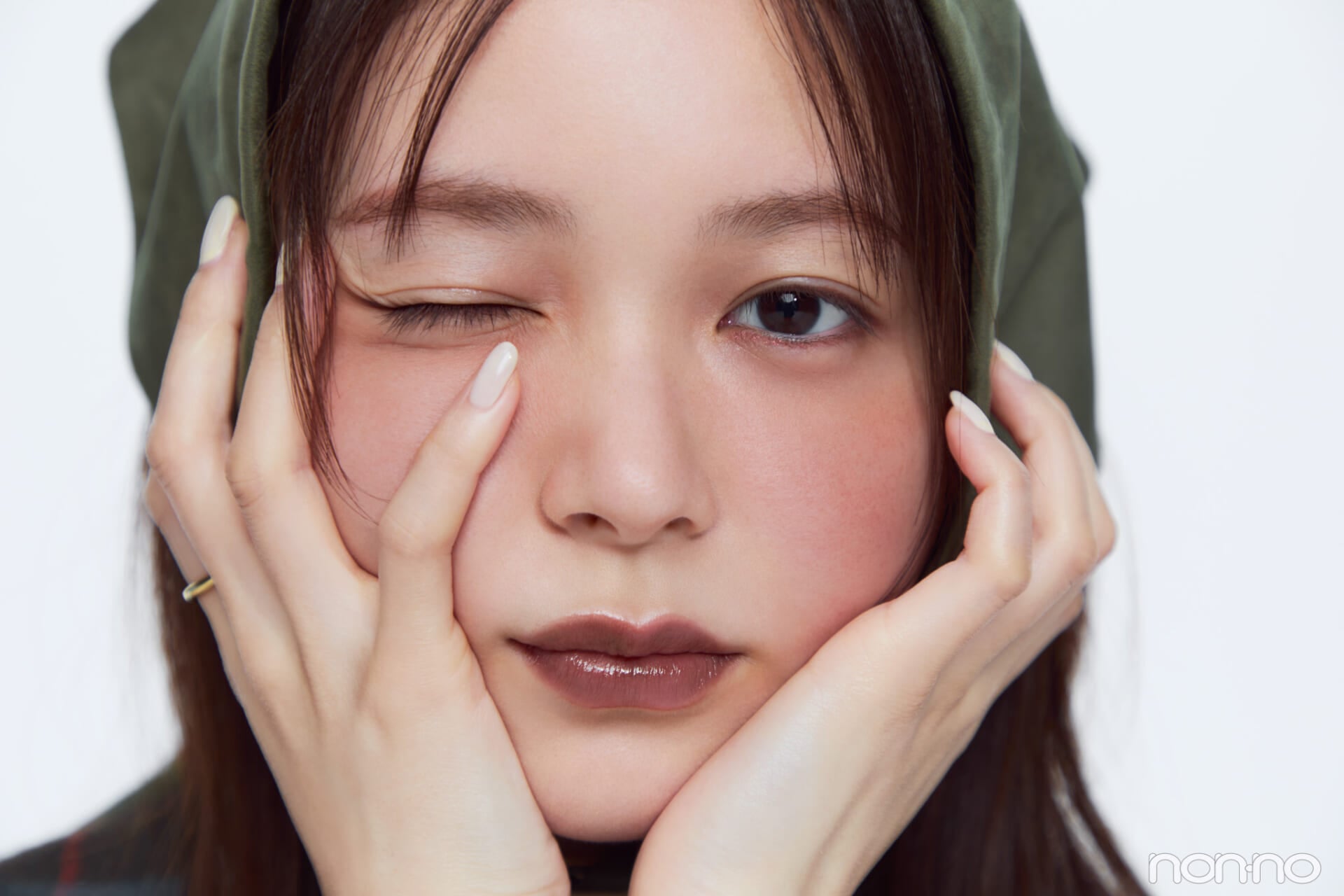 久間田琳加の2026年春新作リップRMKのアザーカット