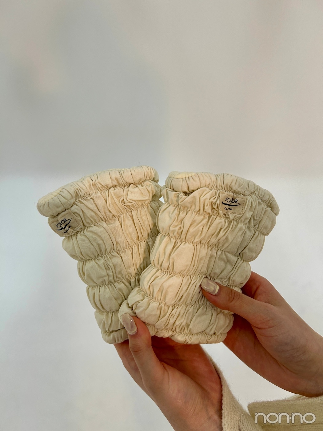 久間田琳加のあったかいアイテム、くしゅっとした素材感のアームウォーマー