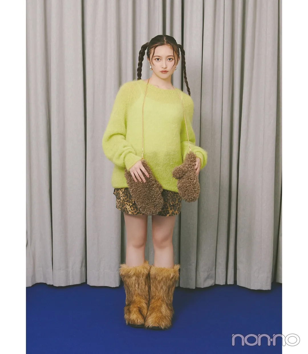 井上和の大学生1週間コーデ、土曜日のミニスカスタイル