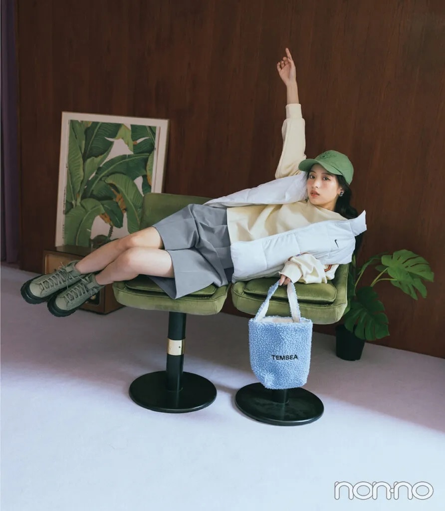 出口夏希の大学生の一週間コーデ、日曜日のスウエットスタイル