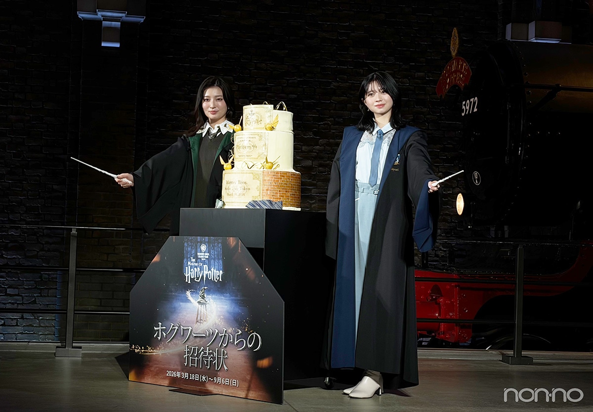 ハリーポッターの杖を振る桜田ひよりと吉川愛