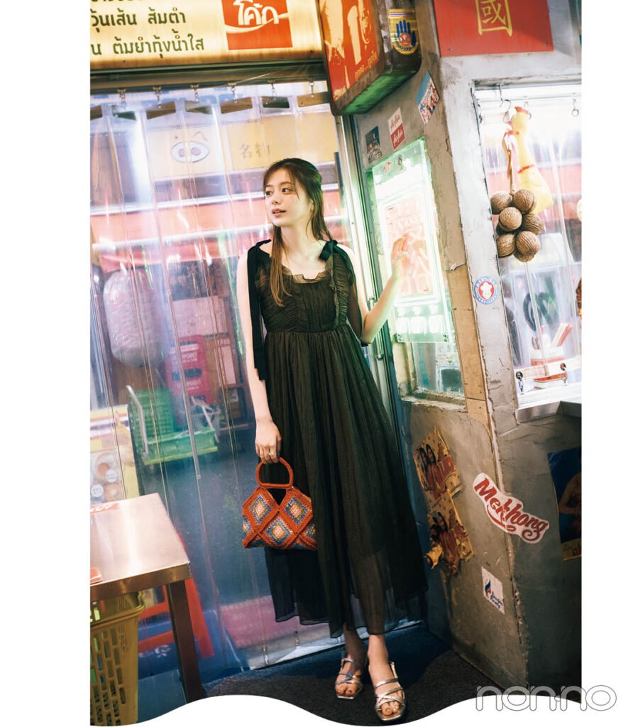 【SNIDEL】黒の肩リボン&シャーリングワンピース