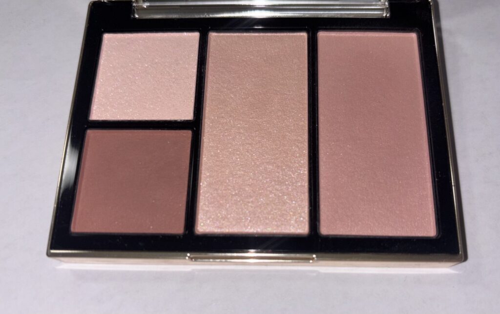 ラメが伝わるようにフラッシュで撮ってみたんですが、実物の方がもっと可愛いです、、!