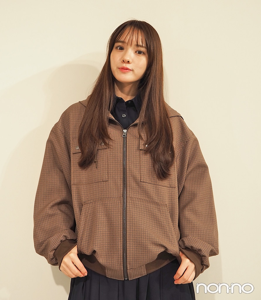 「ジップアップパーカ by rokh」のブラウンチェックの着用画像