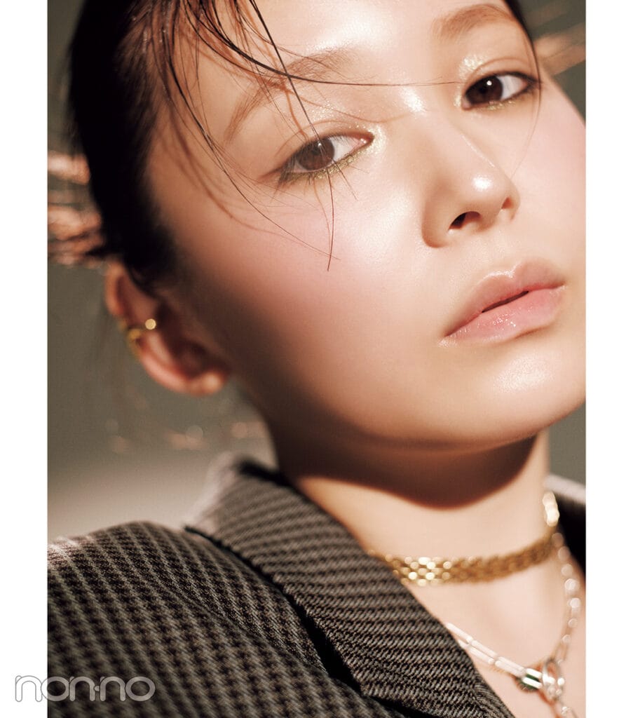 久間田琳加がスモーキーなアイシャドウでりんくマニッシュに似合うメイク2