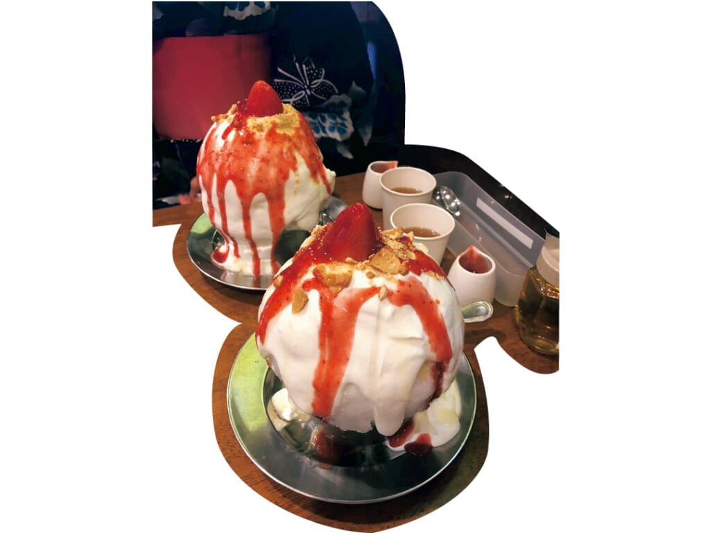 浴衣を着てレトロ喫茶でかき氷
(大学3年)