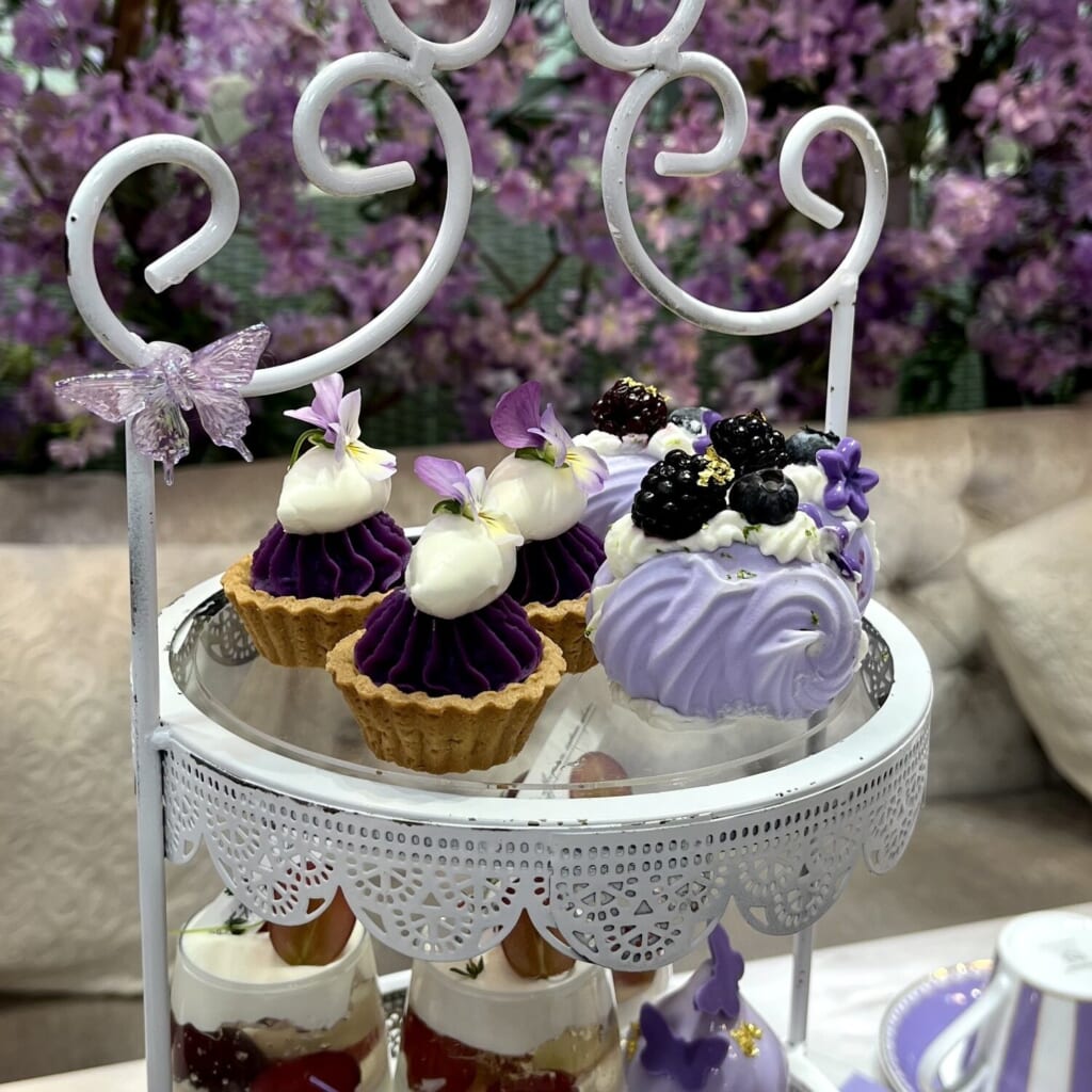 紫芋タルトとベリーのムラングシャンティ