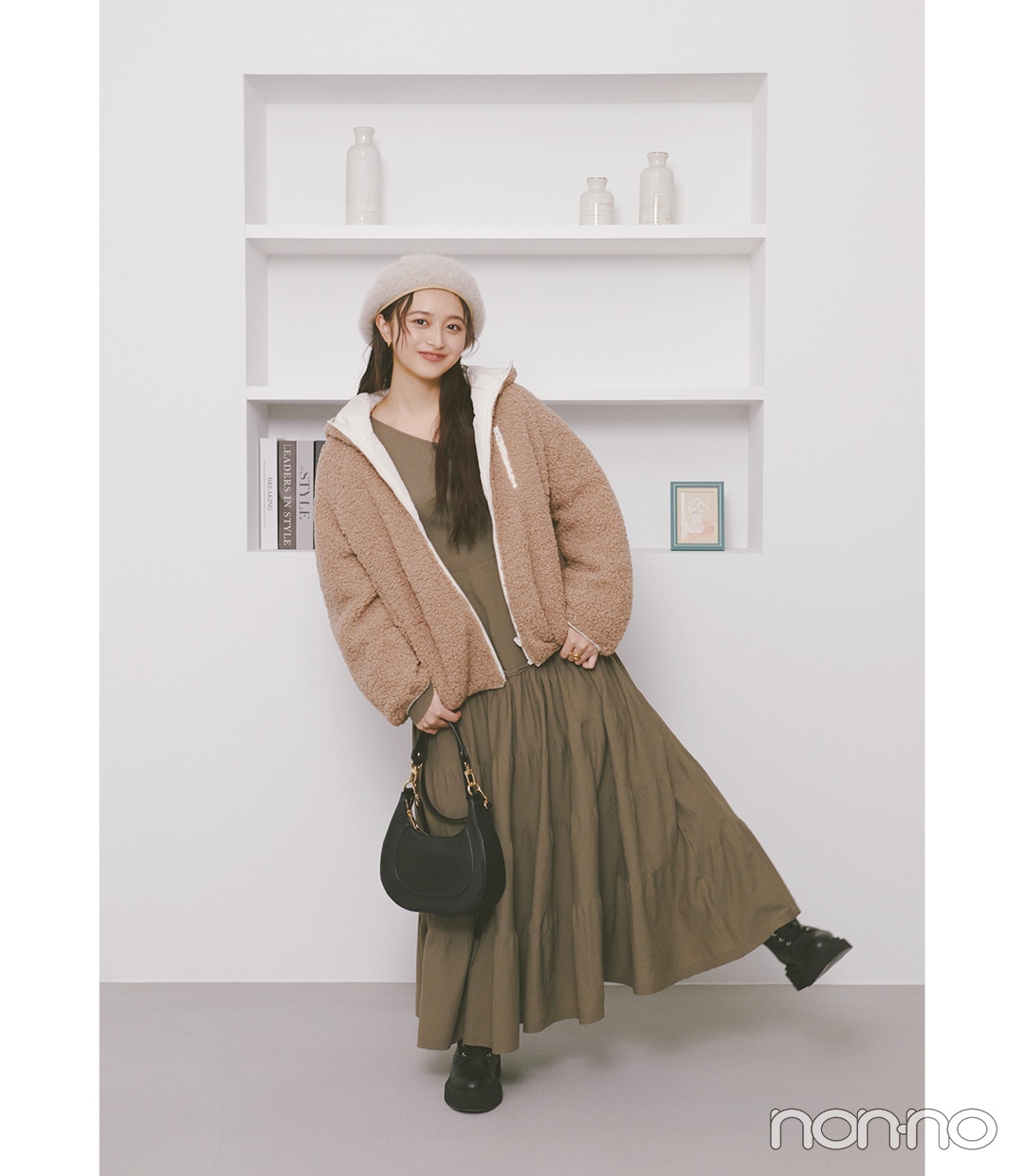 【ディズニーコーデ】ニットワンピース×ボアアウター×ブーツ