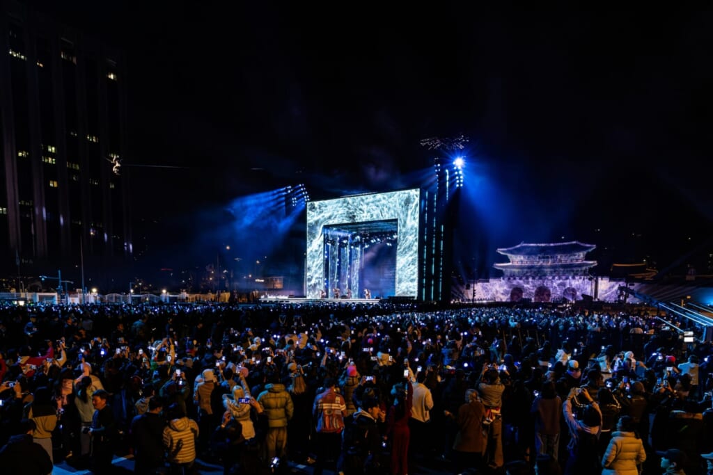 SWIMパフォーマンス中の会場の様子