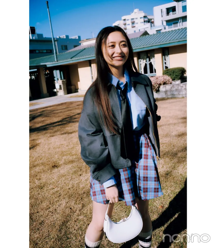 井上和の大学生1週間コーデ、金曜日のミニスカスタイル