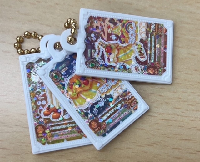 アイカツ！のガチャガチャで引いた、有栖川おとめちゃんのカードのキーホルダー。