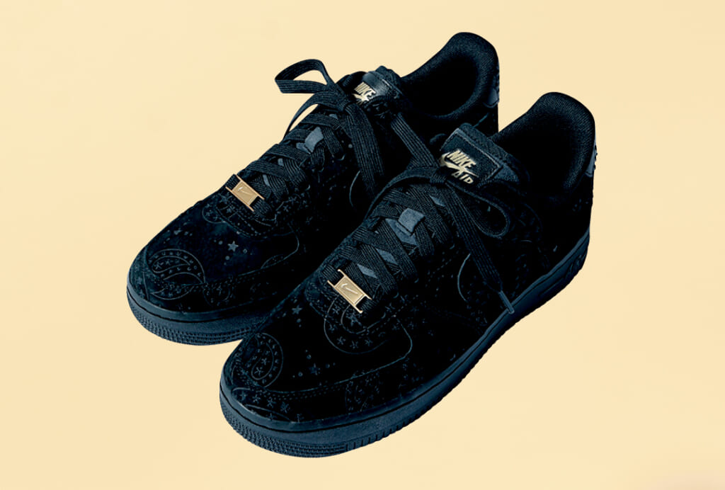 ナイキのディテールで魅せる黒スニーカー「エア フォース 1 ’07 プレミアム+」