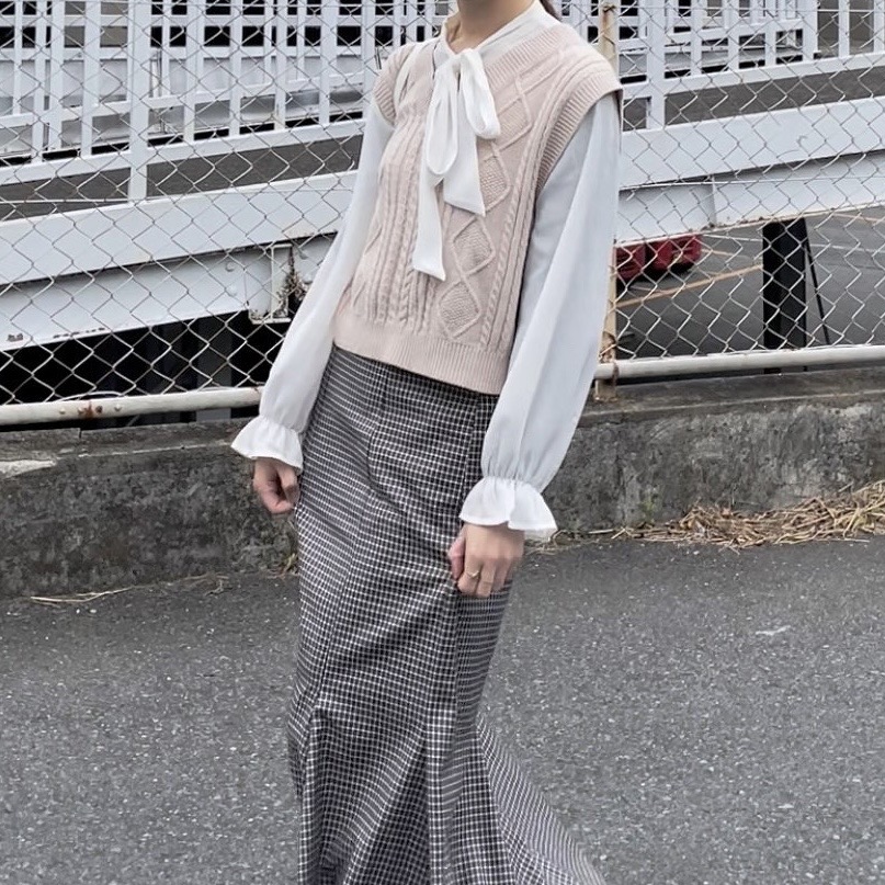 FREE'S MART(フリーズマート)のマーメイドスカートを使った大学生フェミニンコーデ