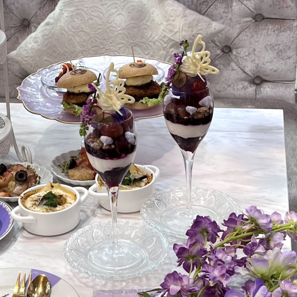 葡萄とカシス、チーズのパフェ アフタヌーンティー