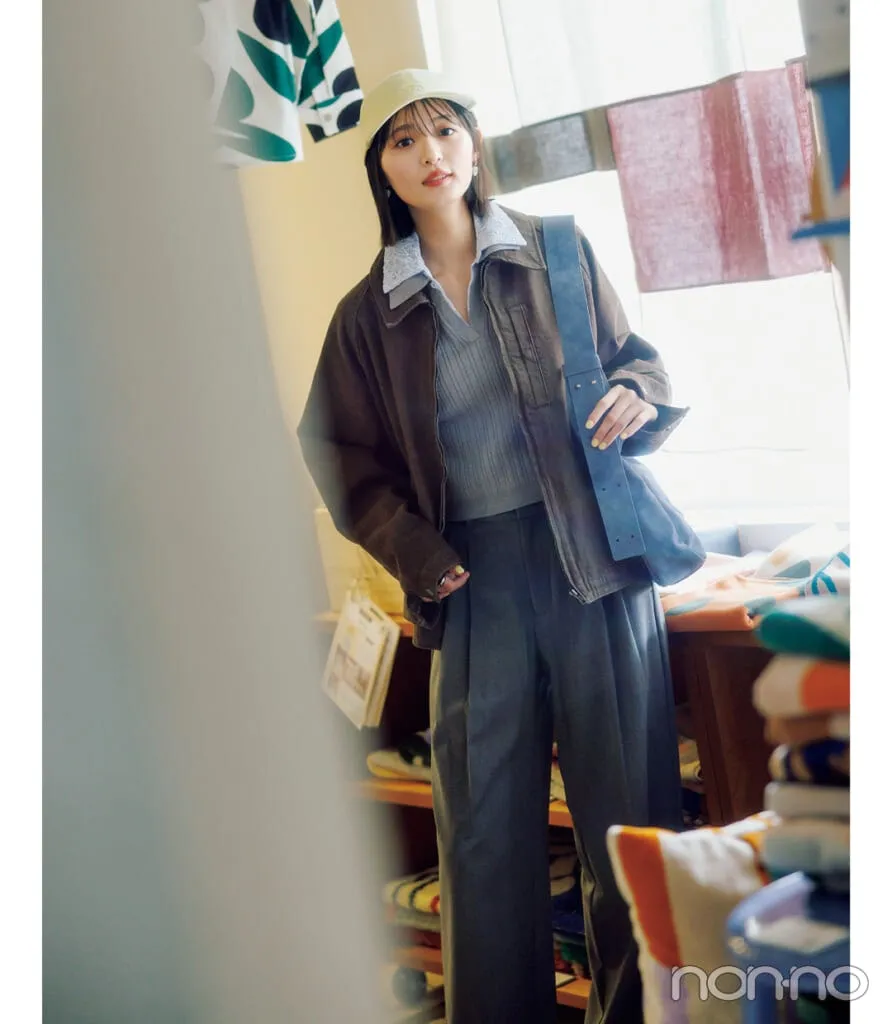 遠藤さくらが着こなす大学生の一週間コーデ 木曜日の配色ニットコーデ