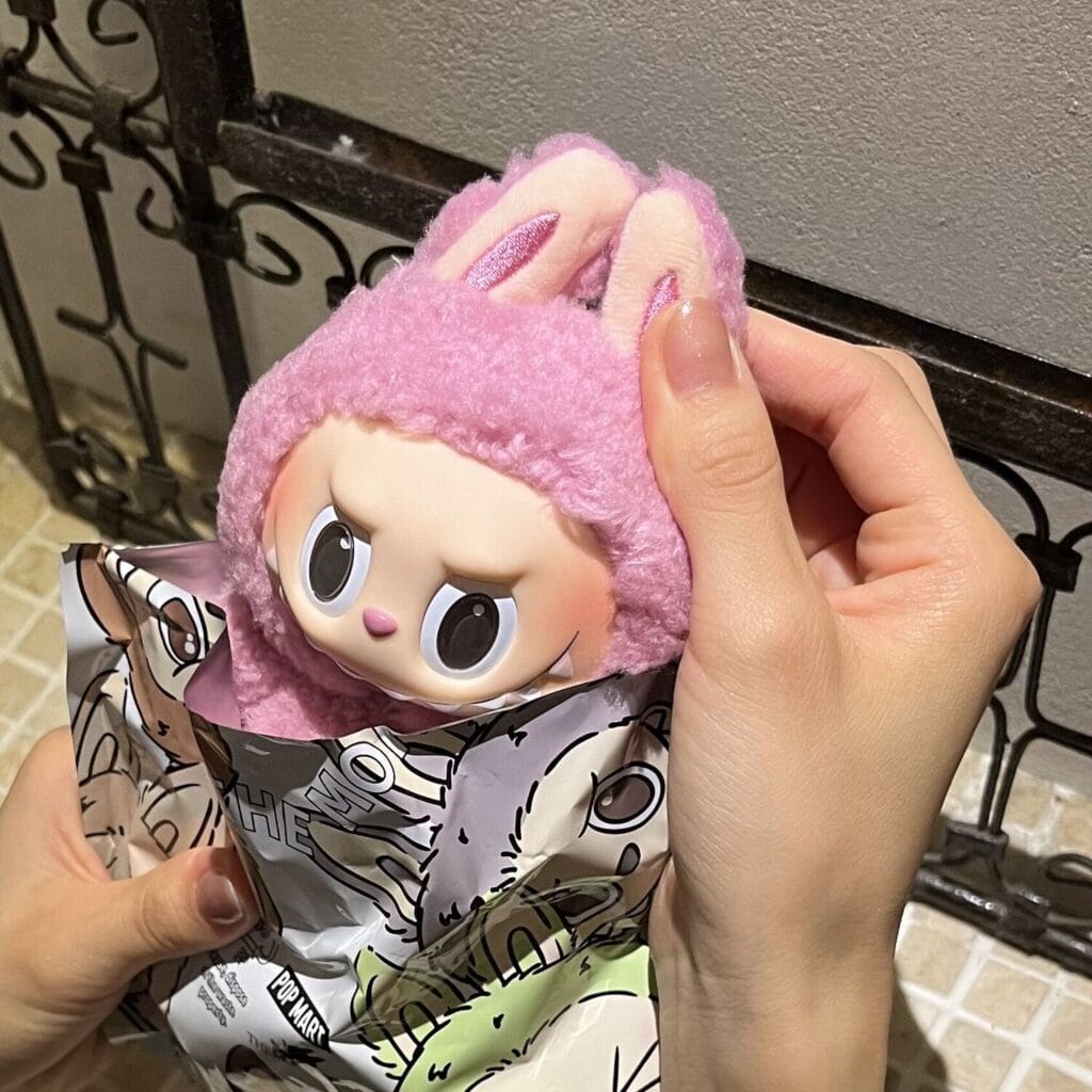 THE MONSTERS Exciting Macaron 開封中　様子