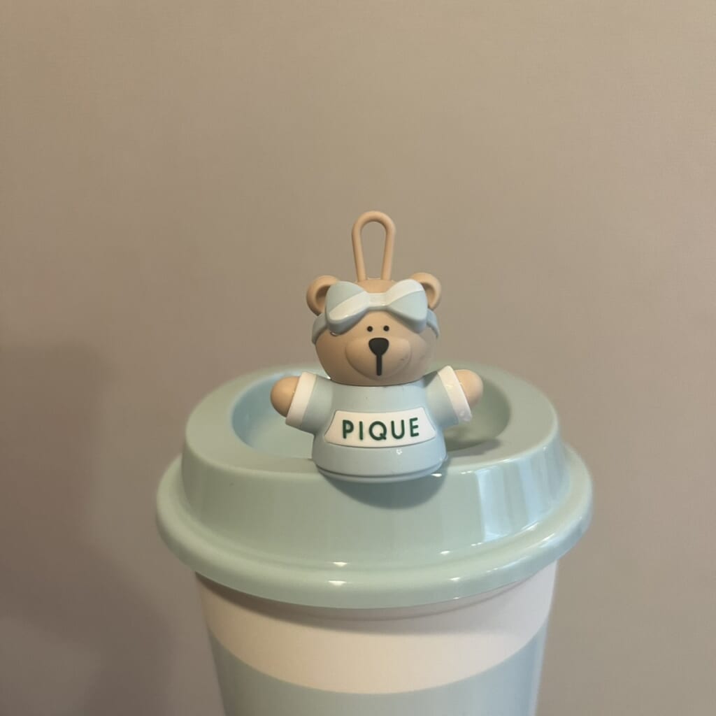 スターバックス×ジェラートピケコラボの新作リユーザブルカップ、ベアリスタキャップ拡大写真。