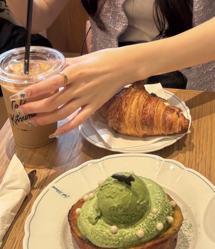 座席でのフードの写真