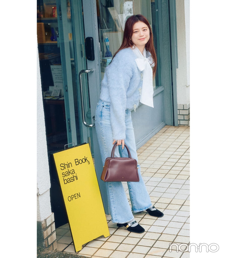 あざと可愛くなれる淡色シャギーカーデ