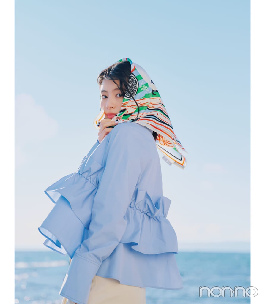 出口夏希の春マリンコーデ：ペプラムブラウス