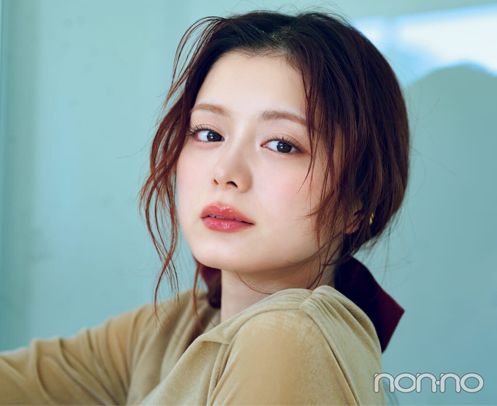 ジルスチュアート　ドレスドブルーム アイズ 02を使っていろっぽメイクをした紺野彩夏1