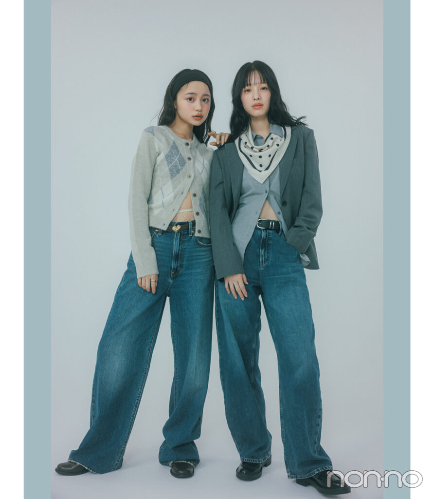 ユニクロのバギーカーブをはいた横田真悠とLeviʼs®のリブケージワイドレッグをはいた林芽亜里
