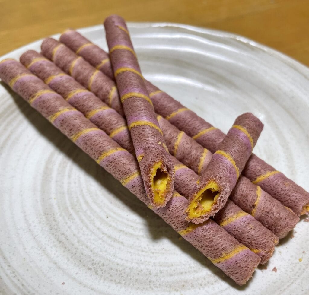 ヤマザキビスケット『ピコラ 彩りの蜜芋味』の中身の写真です。