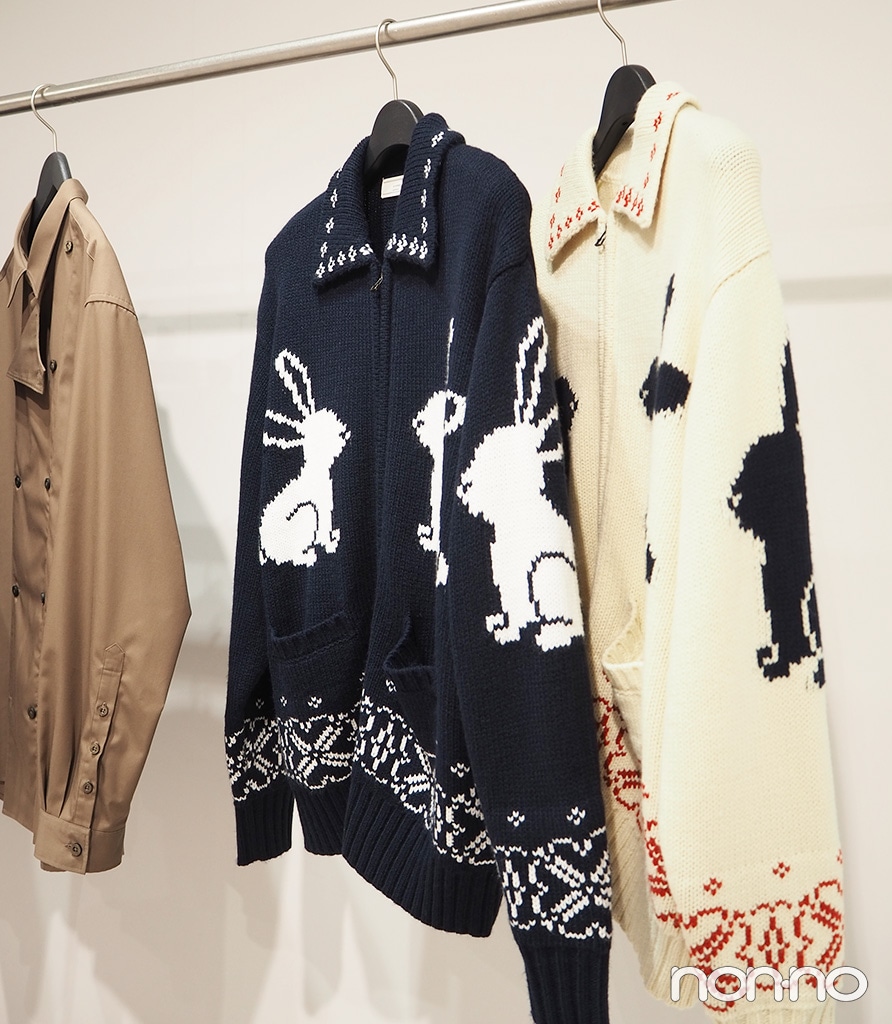 「フルジップニットジャケット by rokh」のネイビーとアイボリー