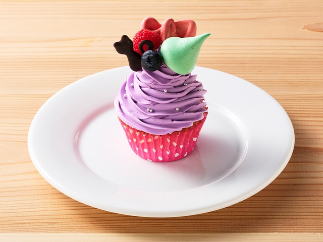 ジブリパーク「ジブリの大倉庫」内「カフェ 大陸横断飛行」の期間限定メニュー:クリスマスカップケーキ