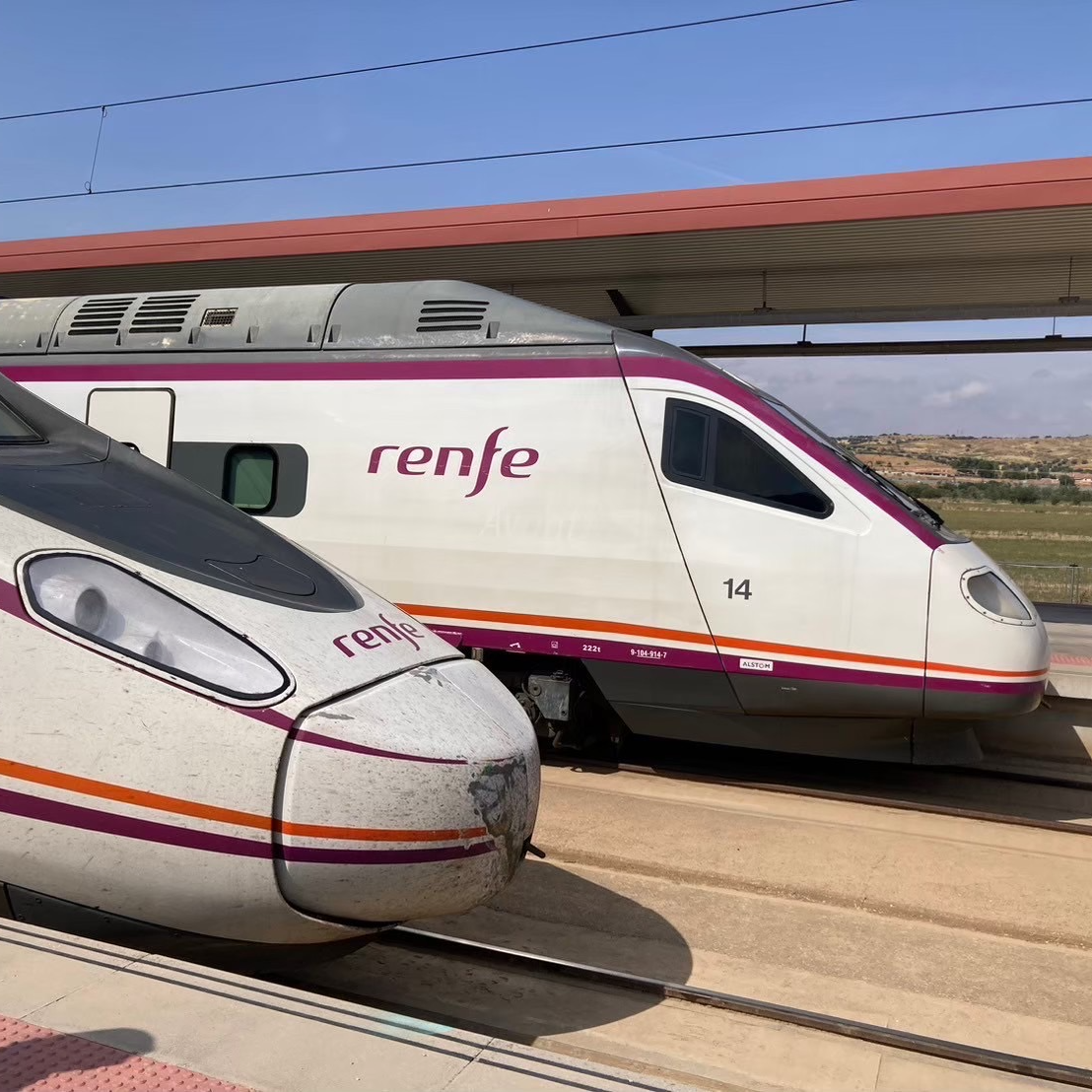 スペインのトレド発の高速鉄道の先頭