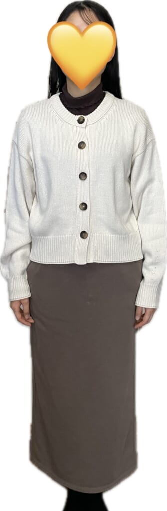 インナートップス×カーディガン×カーキスカート