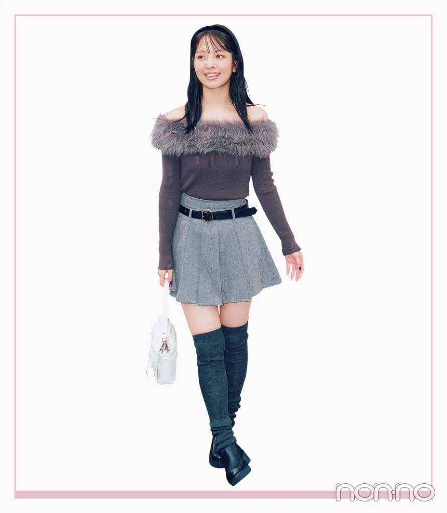 横田真悠の大学生1週間コーデ、木曜日のミニスカスタイル