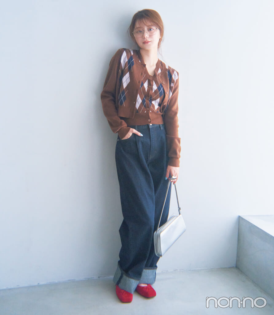 SNIDELのカーディガン・ベストを着た紺野彩夏