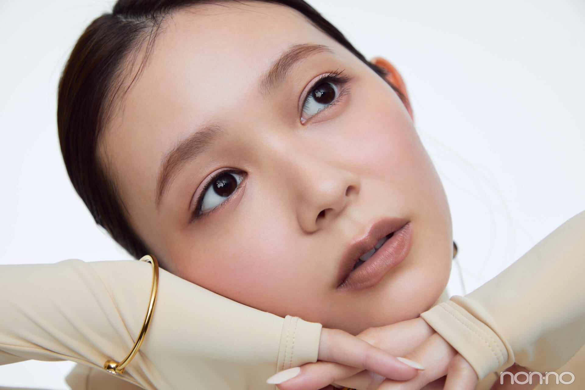 2026新作リップSUQQU ベルベット フィット リップスティックをつけた久間田琳加