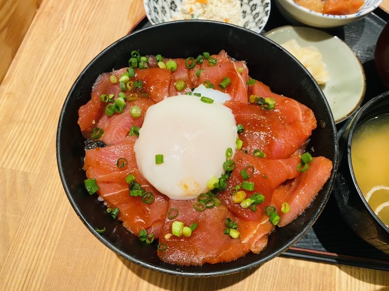 マグロユッケ丼