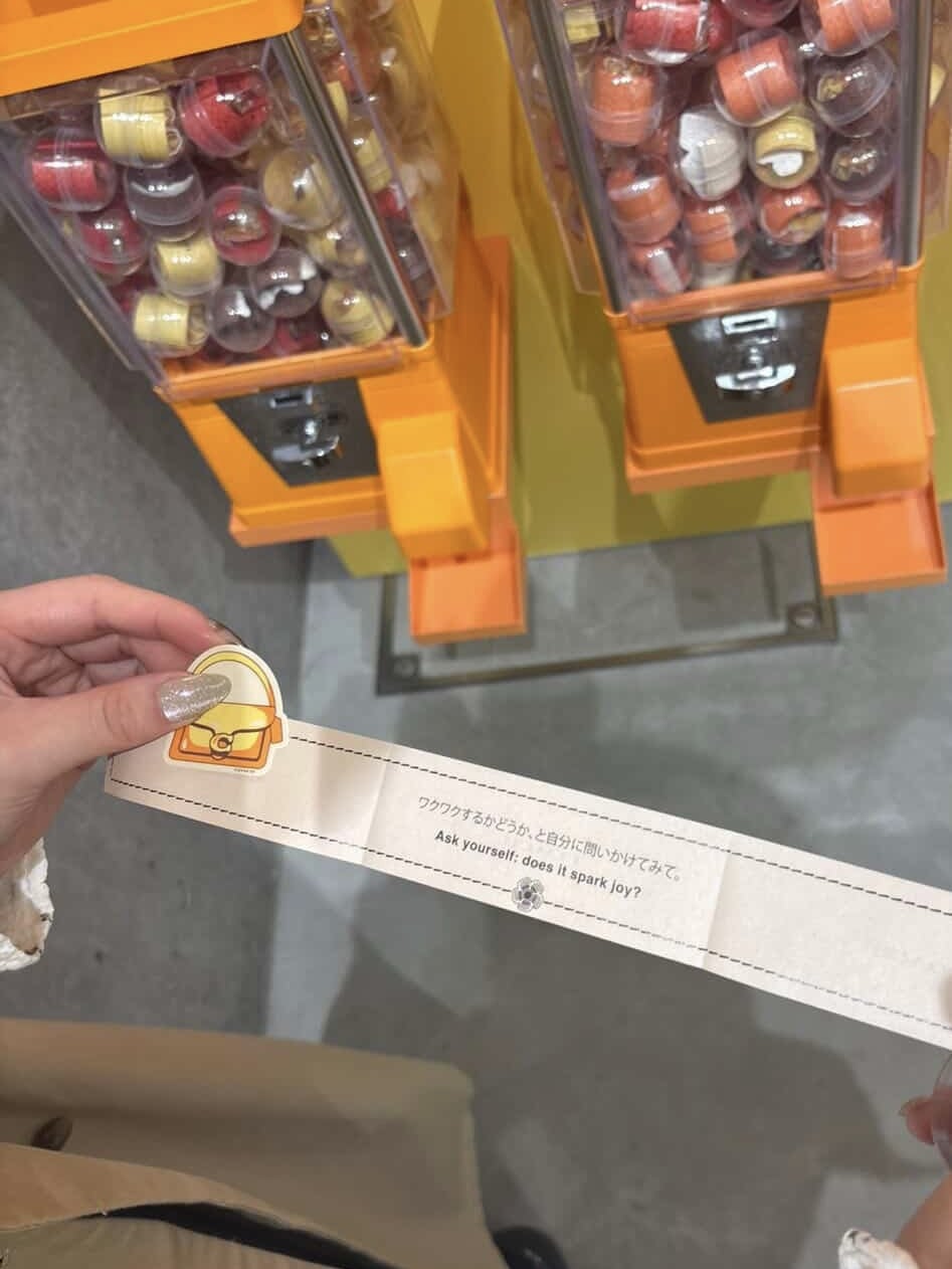 ステッカーとおみくじ