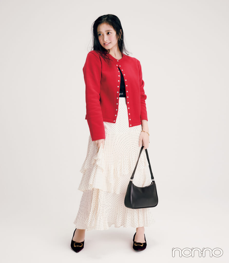 井上和の赤カーディガンコーデ3