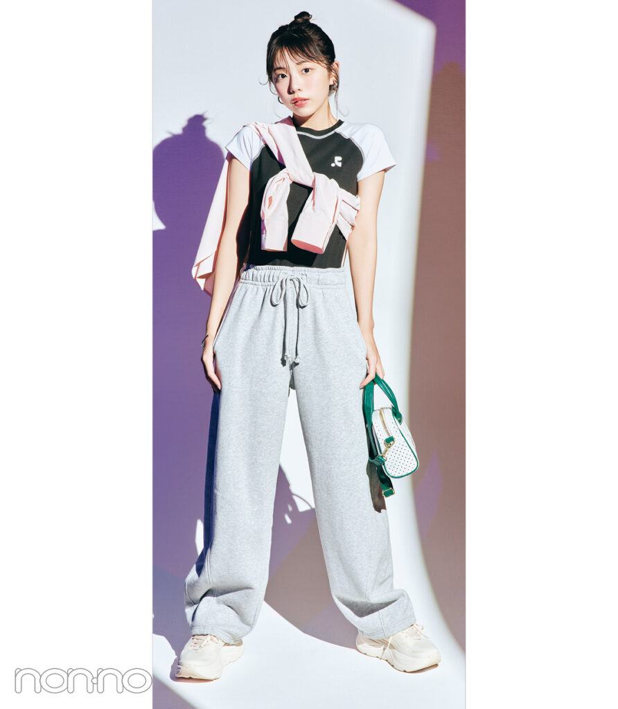 疲れないスニーカー大賞「HOKA　BONDI 9　Vanilla/Birch」をはいた菊地姫奈